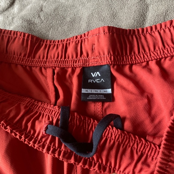 Athletic shorts - Picture 2 of 3